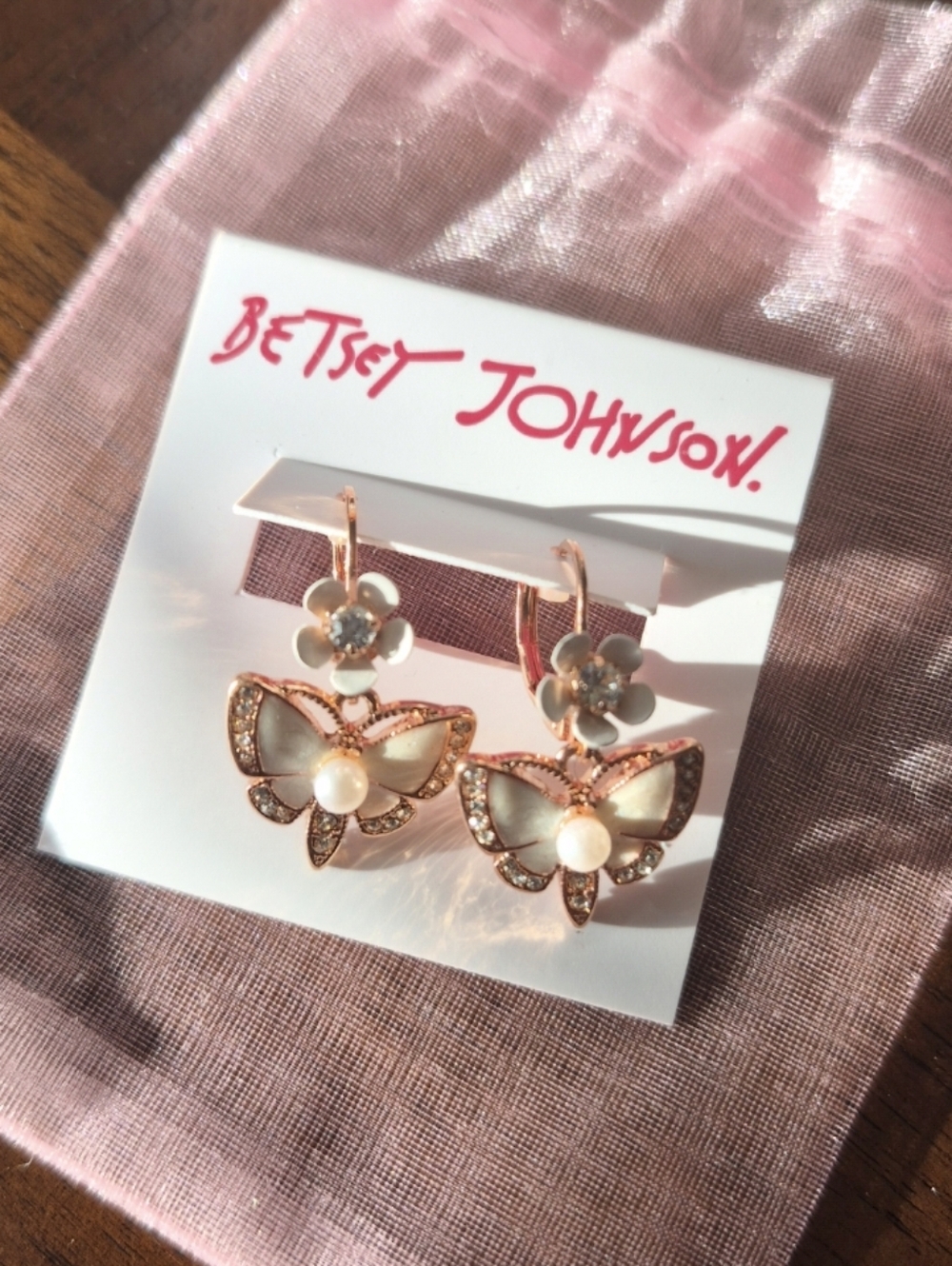 🔥Betsey Johnson Rose Gold Butterfly & Pearl Drop Earrings - Picture 2 of 3